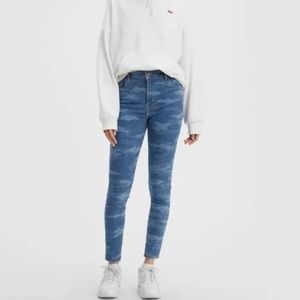 LEVI’S 720 High Rise Super Skinny Blue Camo Jeans